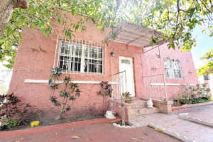 320 Ne 55th St, Miami