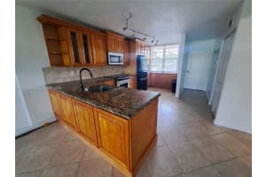 250 Jacaranda Dr 109 Plantation, FL 33324 - MLS#A11980165