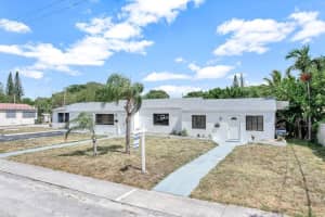 2415 Pierce St - Hollywood, FL 33020 - MLS#A11980433