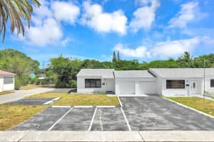 2419 Pierce St . Hollywood, FL 33020 - MLS#A11980451