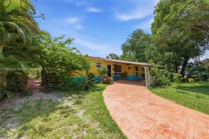 737 SW 2nd Ct, Hallandale Beach, FL 33009, - MLS#A11980525