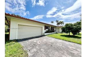 1431 Miller Rd Coral Gables, FL 33146 - MLS#A11980585