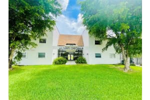 9520 Sw 8th St 123, Miami