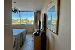 5005 Collins Ave 304, Miami Beach