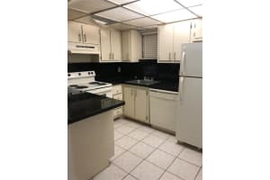 8290 Lake Dr 349, Doral