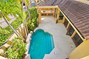 3728 Ne 208th Ter, Aventura