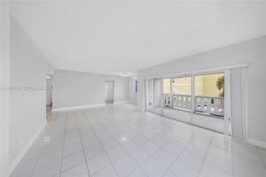 4350 Hillcrest Dr 200 Hollywood, FL 33021 - MLS#A11981183