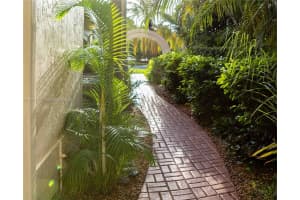 4957 Nw 93rd Doral Pl . Doral, FL 33178 - MLS#A11981200