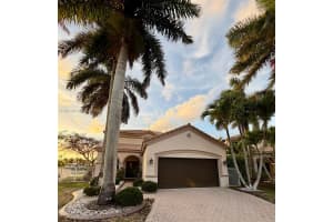 663 Live Oak Ln, Weston