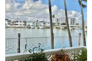 8040 Tatum Waterway Dr 5, Miami Beach