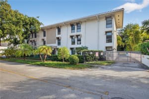1600 S Le Jeune Rd 8 Coral Gables, FL 33134 - MLS#A11981350