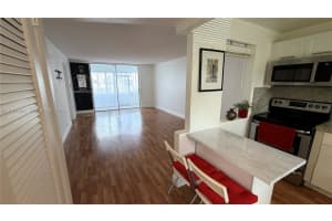 8300 Sunrise Lakes Blvd 109 Sunrise, FL 33322 - MLS#A11981387