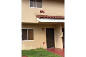 680 Nw 82nd Pl 261, Miami