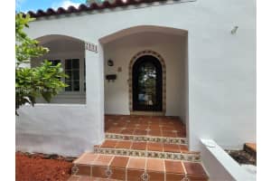 2111 Alhambra Cir Coral Gables, FL 33134 - MLS#A11981397