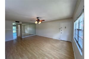 850 Sw 133rd Ter 201b, Pembroke Pines
