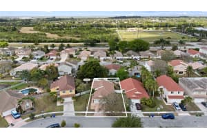 334 Sw 194th Ave, Pembroke Pines