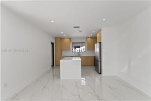 921 W 50th Pl Hialeah, FL 33012 - MLS#A11981487