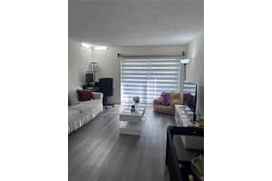 8794 Sw 12th St 105, Miami