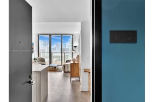 121 Ne 34th St 2102, Miami
