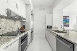 950 Brickell Bay Dr APT 4710, Miami, FL 33131, Sold 06/09/26
