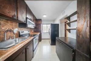 10710 7th St , Miami, FL 33172 - MLS#A11981816