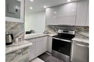 8595 Sunrise Lakes Blvd 207 Sunrise, FL 33322 - MLS#A11982177