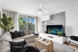 1605 Bay Rd APT 201, Miami Beach, FL 33139, - MLS#A11982180