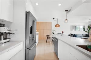 1605 Bay Rd APT 201, Miami Beach, FL 33139, - MLS#A11982180