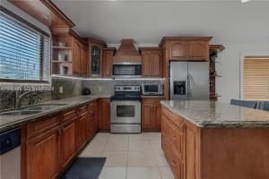 10351 Sw 49th St 10351 Miami, FL 33165 - Off Market