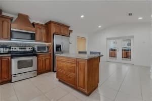 10351 Sw 49th St 10351 Miami, FL 33165 - Off Market