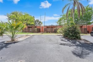10304 Fairway Rd, Pembroke Pines