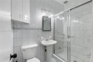 2445 Lake Pancoast Dr J Miami Beach, FL 33140 - MLS#A11982219