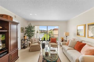 8950 Sunrise Lakes Blvd 309 Sunrise, FL 33322 - MLS#A11982342