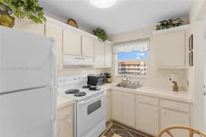 8950 Sunrise Lakes Blvd 309 Sunrise, FL 33322 - MLS#A11982342