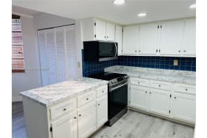 9501 Seagrape Dr 101 Davie, FL 33324 - MLS#A11982367