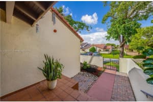 6637 Nw 181st Ln 6637 Hialeah, FL 33015 - MLS#A11982372