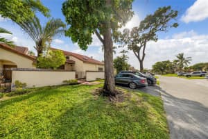 6637 Nw 181st Ln 6637 Hialeah, FL 33015 - MLS#A11982372