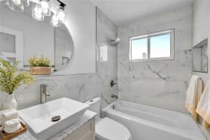 104 Sw 7th St Hallandale Beach, FL 33009 - MLS#A11982402