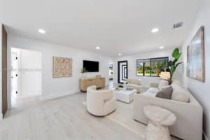 1305 N 31st Rd Hollywood, FL 33021 - MLS#A11982534