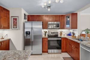 121 Golden Isles Dr 205 Hallandale Beach, FL 33009 - MLS#A11982630