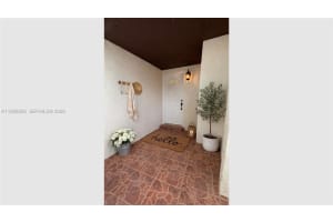 10242 Nw 5th Ter 1-19 Miami, FL 33172 - MLS#A11982858