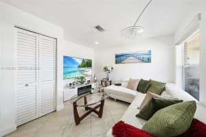 1040 Sw 66th Ave Pembroke Pines, FL 33023 - MLS#A11982862