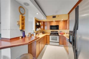 919 Hillcrest Dr 704, Hollywood