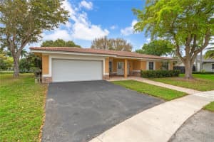 16623 Waters Edge Dr Weston, FL 33326 - MLS#A11983133