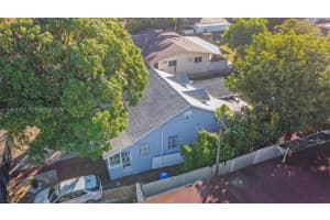 2142 Nw 33rd St, Miami