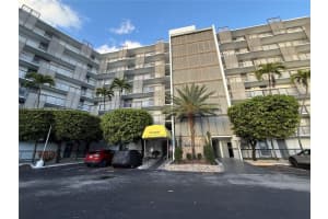 20400 W Country Club Dr 412, Aventura