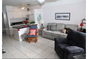 815 Sw 10th Ter 4v Hallandale Beach, FL 33009 - MLS#A11983241