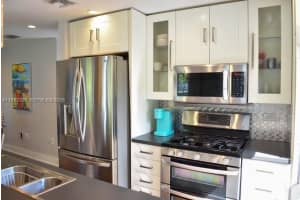 1009 Tequesta Fort Lauderdale, FL 33311-6261 - MLS#A11983328