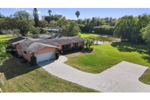 10930 Sw 27th Ct Davie, FL 33328 - MLS#A11983334