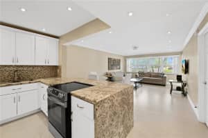 329 Se 3rd St 103s Hallandale Beach, FL 33009 - MLS#A11983362